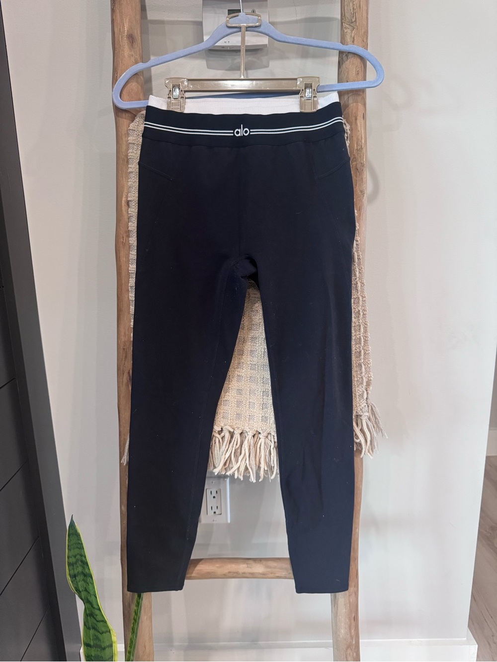 🖤🤍 Alo Better Together Leggings – Black & White | Size Small
